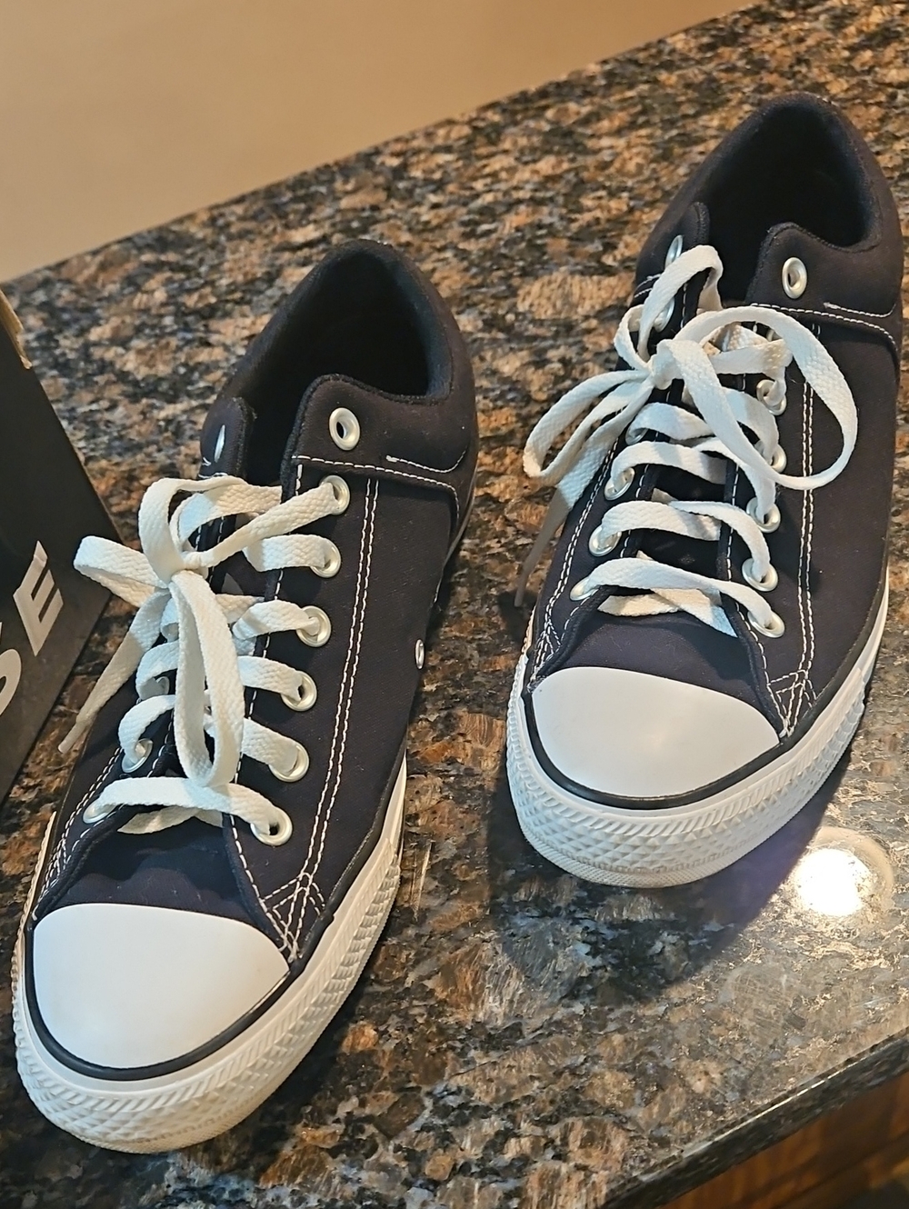 Converse UNISEX Navy Canvas Low-Top Sneakers with White Trim